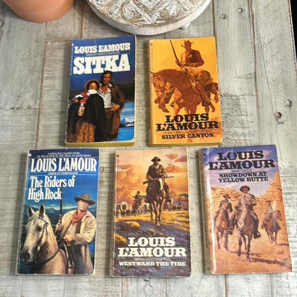 LOUIS L’AMOUR VINTAGE BOOKS SET OF FIVE - Picture 2 of 4